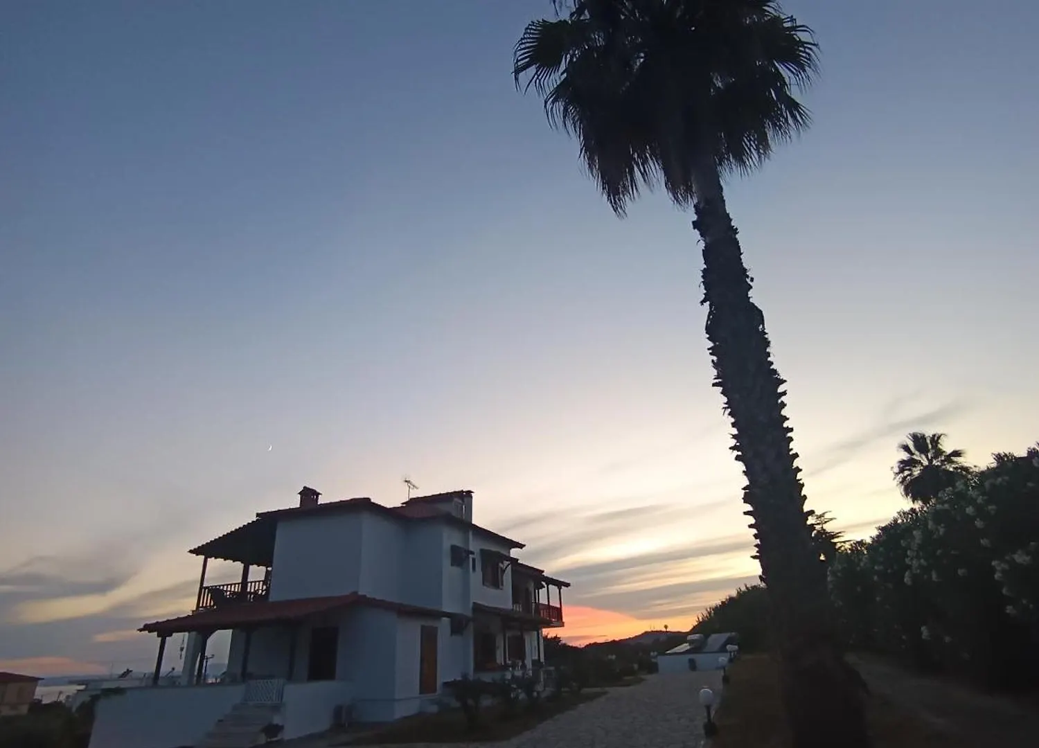 Sirocco Seaview Apartments ネア・ローダ