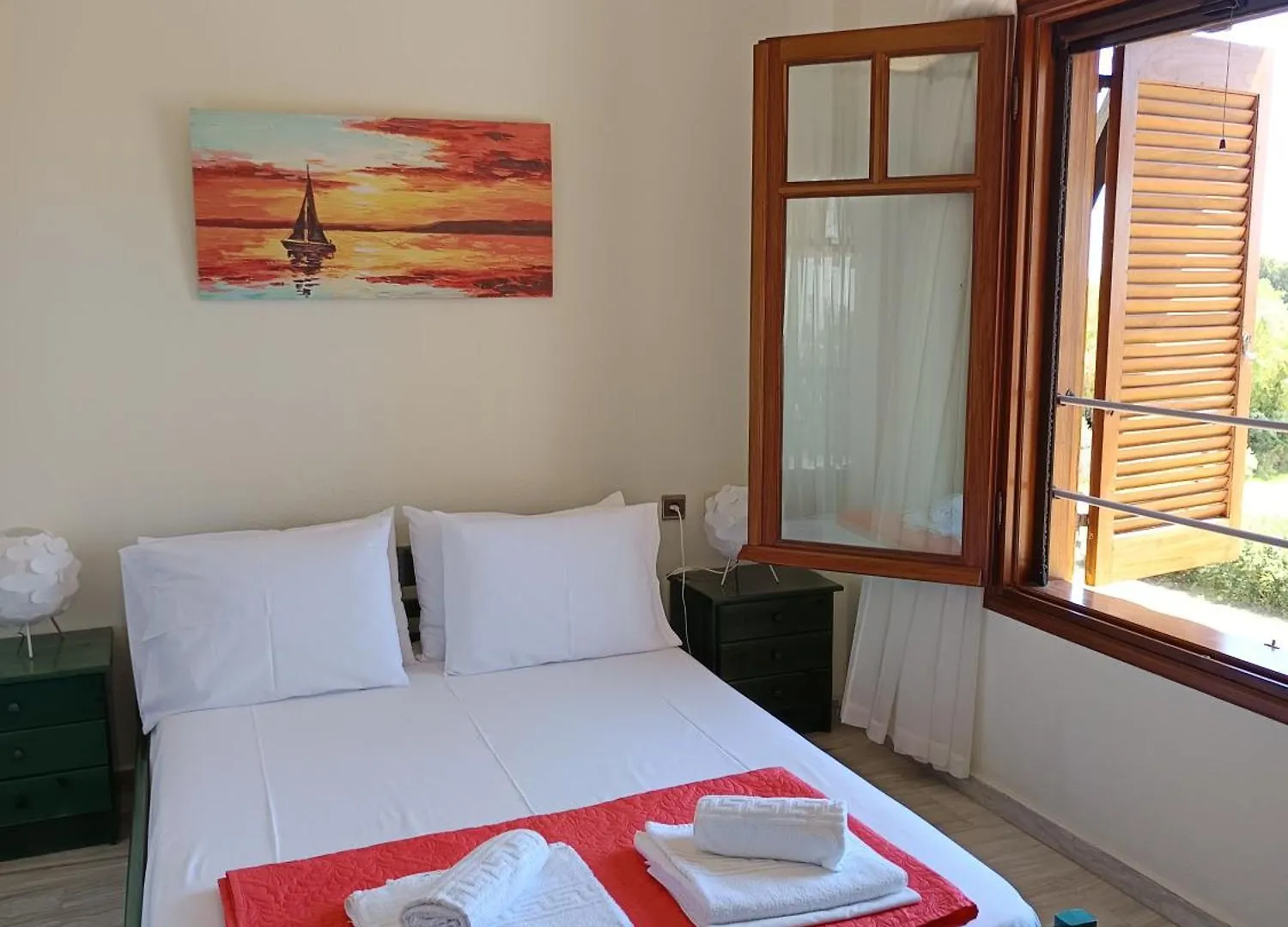 Sirocco Seaview Apartments ネア・ローダ